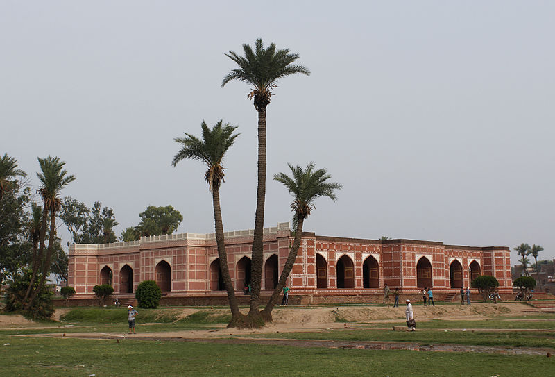 800px-Tomb_of_Nur_Jahan