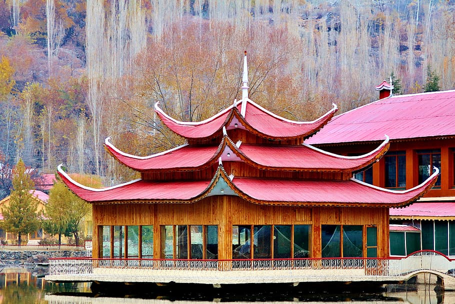 lower-kachura-lake-shangrila-lake-skardu-pakistan